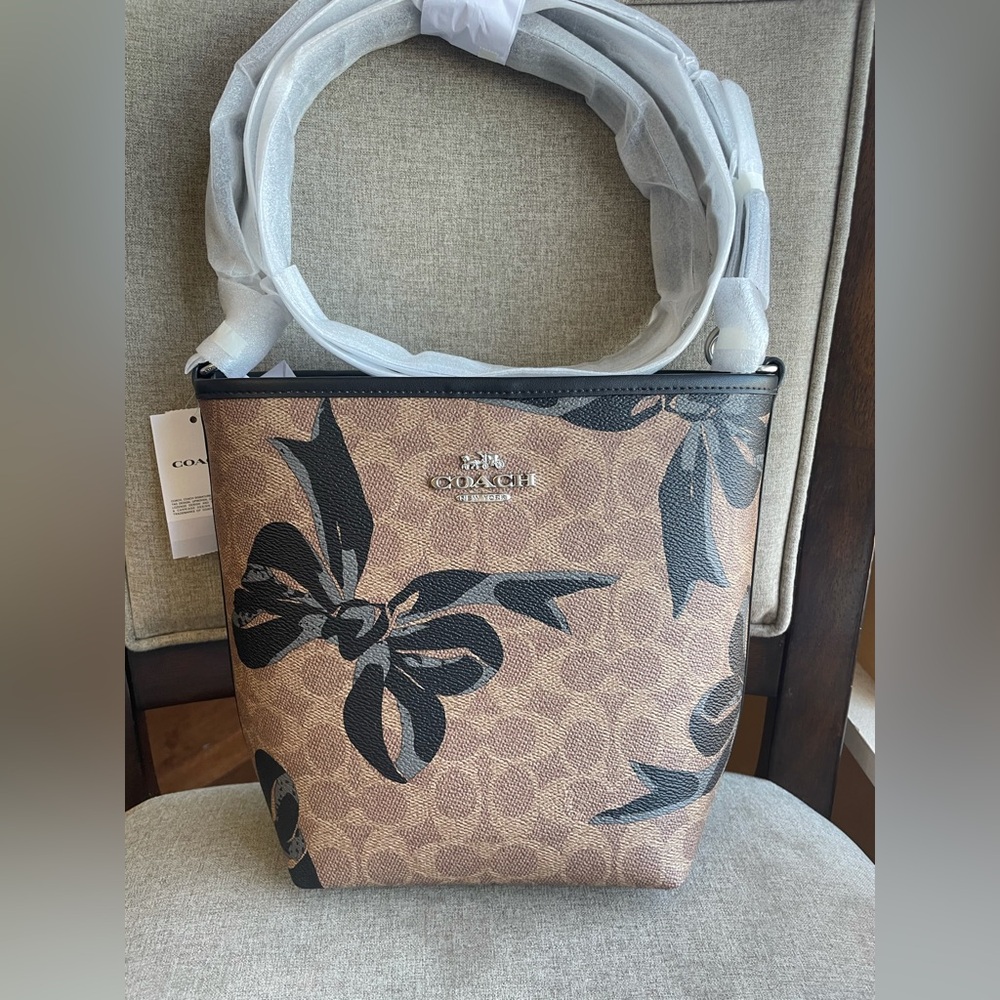 NWT！COACH CITY BUCKET BAG IN SIGNATURE WITH BOW PRINT（COACH CY651）fast shipping